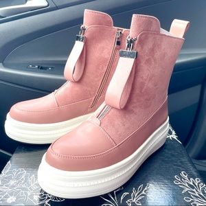 ❤️ NEW Cute Peach Pink Color Pair Boots